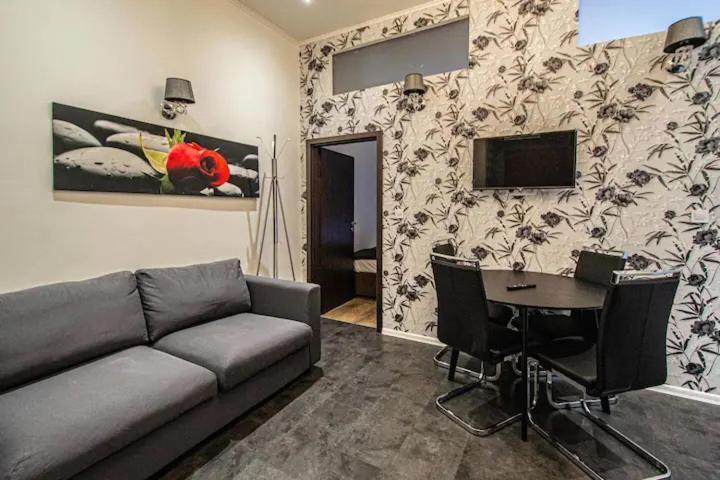 Cozy Homestay At Prague Main Station Экстерьер фото