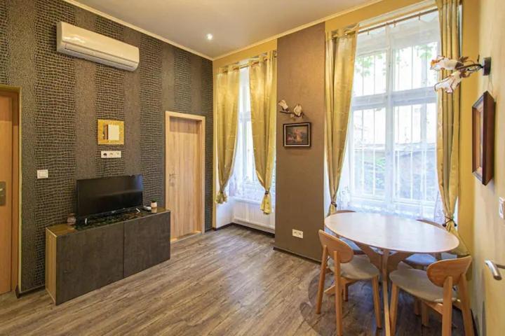 Cozy Homestay At Prague Main Station Экстерьер фото