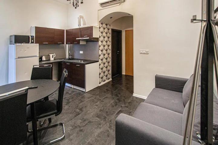 Cozy Homestay At Prague Main Station Экстерьер фото