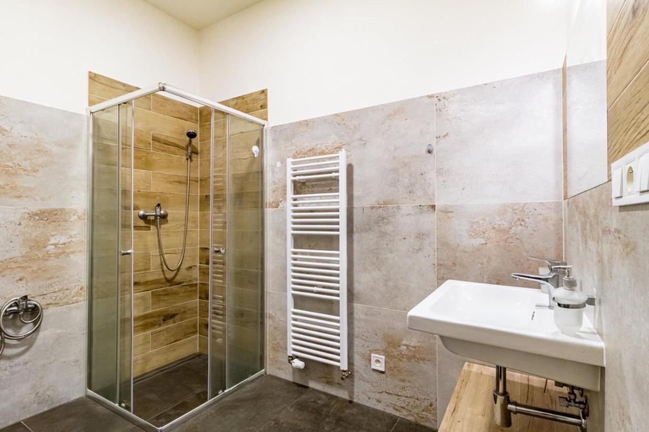 Cozy Homestay At Prague Main Station Экстерьер фото