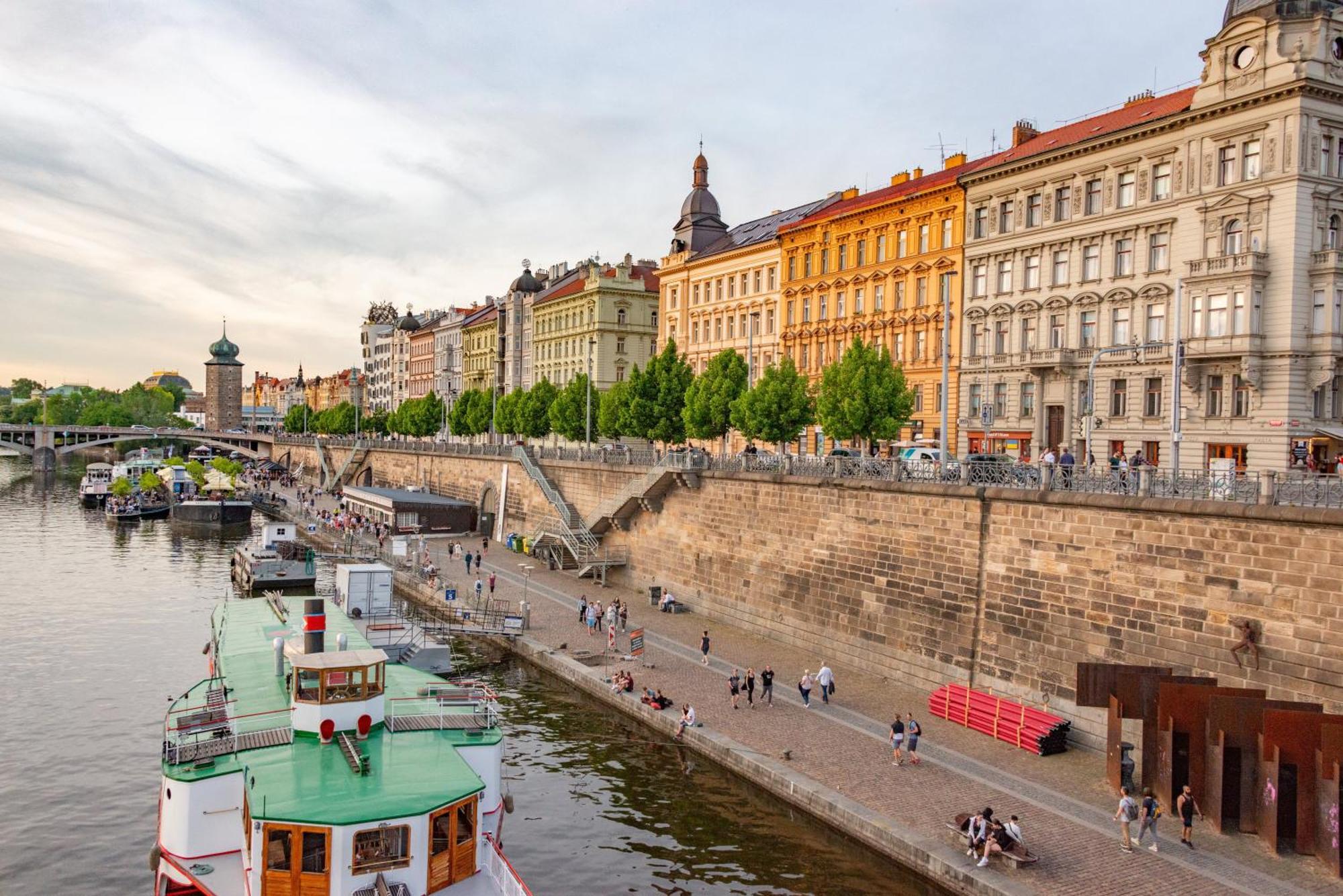Cozy Homestay At Prague Main Station Экстерьер фото